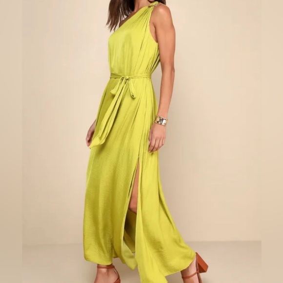 Lulus Goddess Aura NWT size XS Chartreuse Satin One-Shoulder Maxi Dress No Belt - Picture 3 of 13